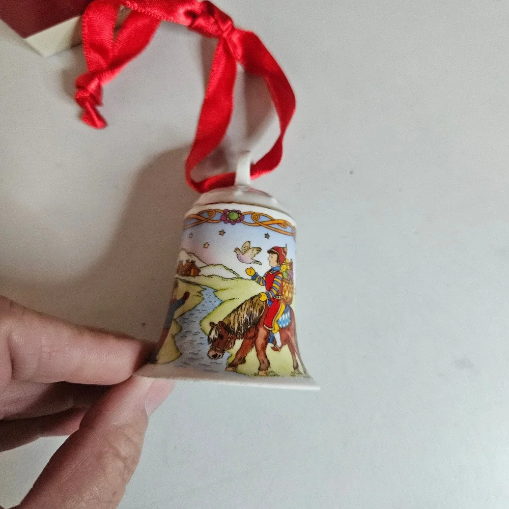 Hutschenreuther 2009 Christmas Bell Iceland Ole Winther Porcelain Ornament Boxed